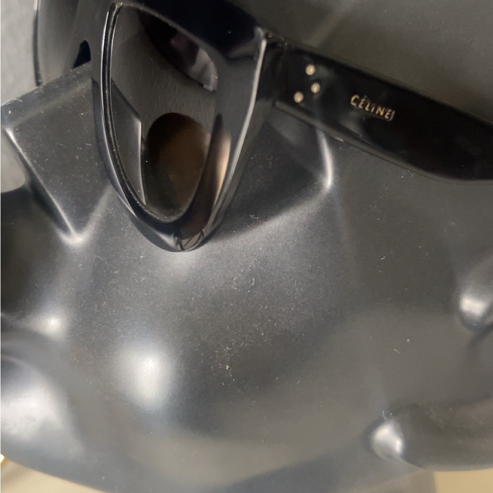 Celine Black VR Headset - Picture 1 of 3